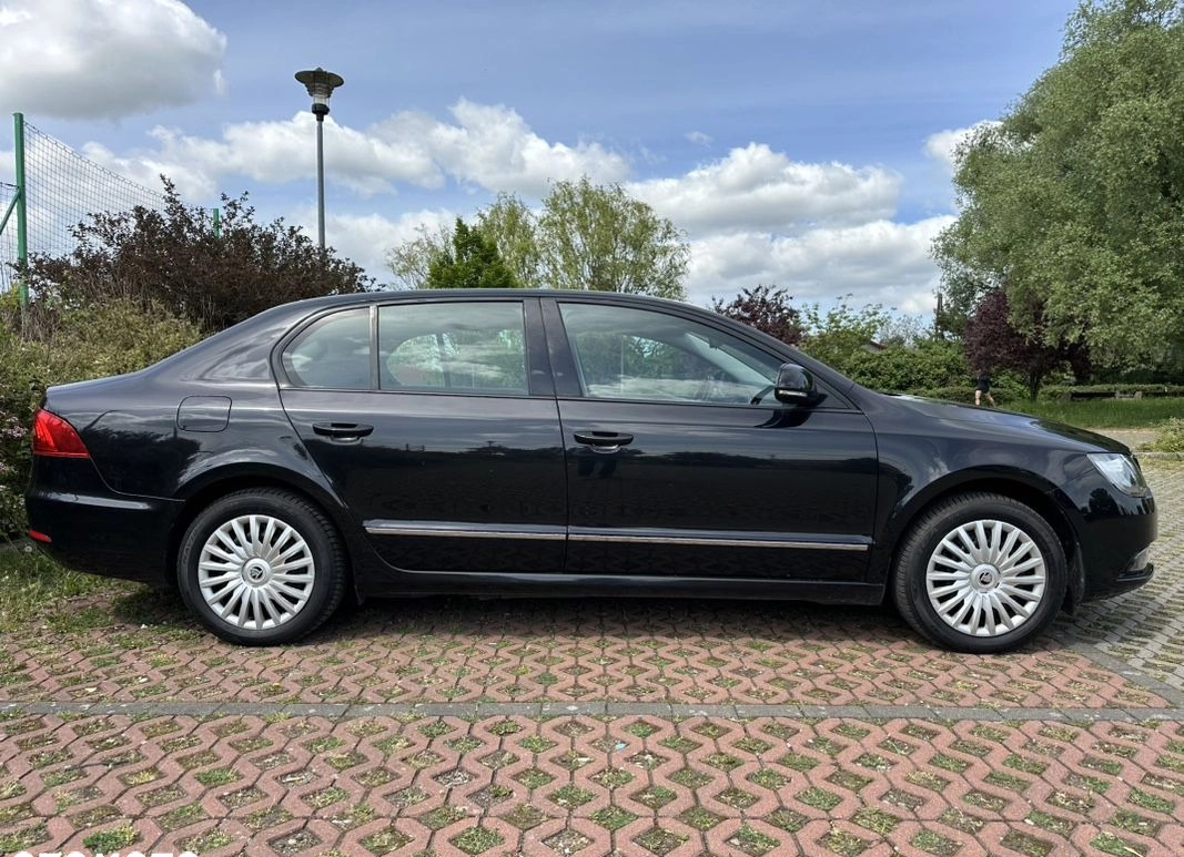 Skoda Superb cena 46500 przebieg: 65478, rok produkcji 2015 z Szczecin małe 106